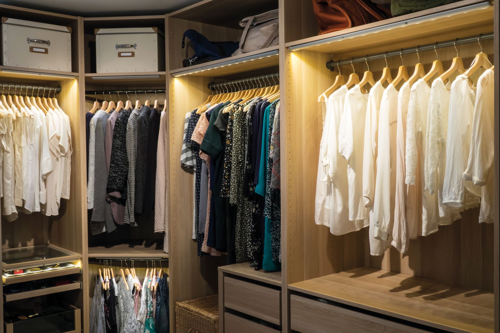dressing Présentation gamme dressing. cintres, séchage_ accessoires