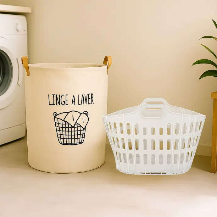 Photo buanderie ménagère tradition. panier a linge tissu et plastique pliable